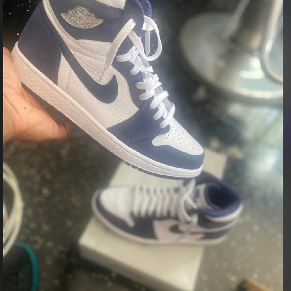 Nike Men's White and Blue Sneakers